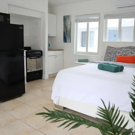 Singer Island Inn Studio/ Walk To The Beach